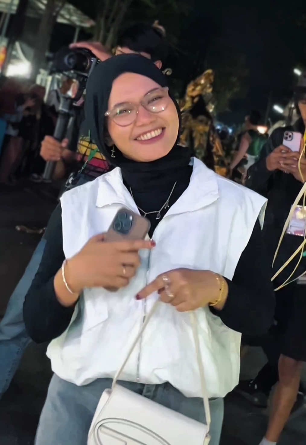 Mingger sek wayae bubos e tampil 😜 @Putri Mutiara Audio @mutiara lighting @TBS pro import @Itamey@Putri_Mutiara #karnavalsukoanyar #sukoanyarmojo #kediri24jam #viralfyp #fyp 