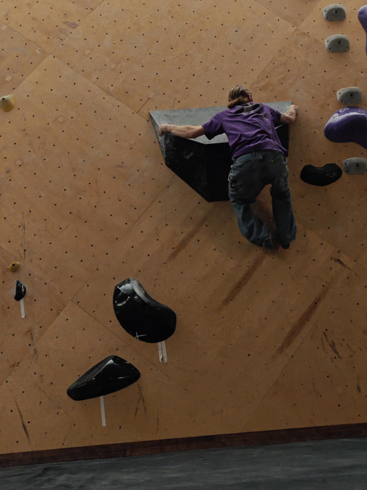 Kind of awkward foot hand match at the top of this comp bloc