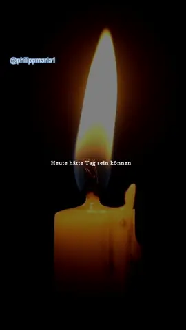 Heute wäre dein Geburtstag gewesen 🥹Heute hätte der Tag sein können, an dem Kerzen ausgepustet werden. 🎂 Stattdessen wird eine Kerze angezündet. 🕯️ Heute wären Glückwünsche geflossen – stattdessen gehen Worte an den Himmel. Erinnerungen werden festgehalten, Stimmen langsam vergessen, während die Stille lauter wird. Träume, Zukunft, gemeinsame Momente – alles bleibt im „Hätte“. Und doch wird heute gefeiert: Mit einer Kerze. Mit einer Erinnerung. Mit einem „Du fehlst“. Und mit dem Wissen: Manche Menschen sind nicht mehr hier – aber sie bleiben trotzdem da. 💛 #trauer#trauerundschmerz#trauersprüche#trauerbewältigung#verlust 
