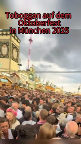 💙OKTOBERFEST 2025💙 Wegen massiven Andrangs hat die Stadt München zeitweise alle Eingänge zum Oktoberfest gesperrt.  Straßen waren blockiert, Besucher gerieten in Panik und riefen den Notruf. Inzwischen sind die Zugänge wieder geöffnet.  #oktoberfest #fyp #funnysongs #australian