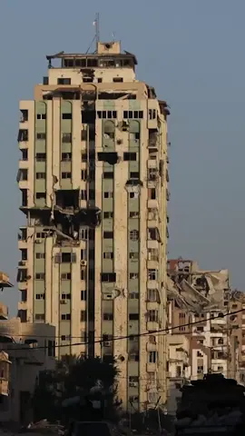Israeli forces targeted the high-rise Mecca Tower, sheltering hundreds of displaced Palestinians, in Gaza City’s Rimal neighbourhood  #gaza #palestine #IDF #Isreal #USA   #GazaStarving #GazaGenocide #Gaza_is_dying_of_starvation #Gaza_is_dying_of_hunger