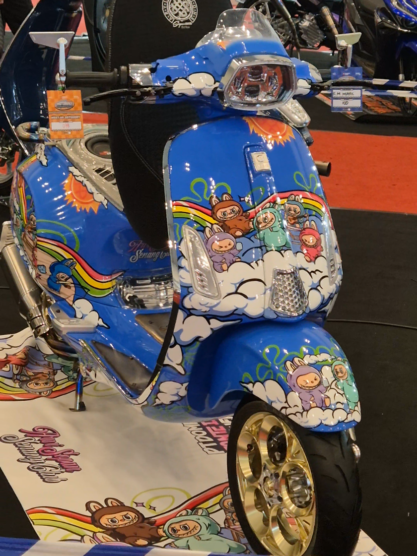 iconic di IMOS 2025, Vespa sprint punya @arkadimitrie  banyak banget juara categorinya 😭😭 #vespamatic #vespamodifikasistyle  #fyp #vespasprint #labubu 