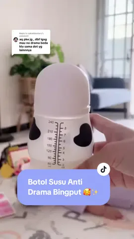 Replying to @zakiahbestary botol MooMoo memang didesain buat bayi DBF yang susah cari botol susu 👍🏻 Dotnya lebar, lembut, & lentur mirip PD mama! Bahkan alirannya juga mirip ASI yang lubangnya banyakk tapi kecil-kecil dan anti tumpah 🥰 #gajiansale #botolsusumoomoo #promoguncang1010 #dotbayi #dbf 