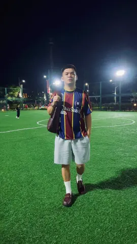 Ronaldo or Messi ? haha Lazy outfit! #outfit #fashion #viral #fyp #OOTD  @Dwn by script @Itag.manila 