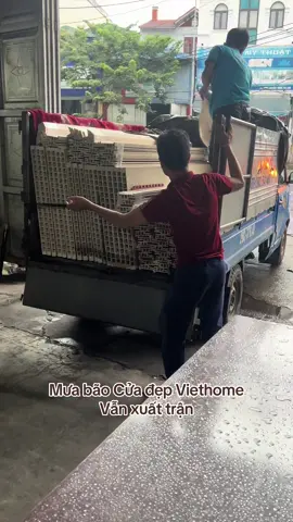 Mưa bão cửa nhà đẹp Viethome vẫn xuất trận tới Nha Trang #noithatviethome #cuanhuacomposite #cuaviethome #xuhuong #thietkenoithat 
