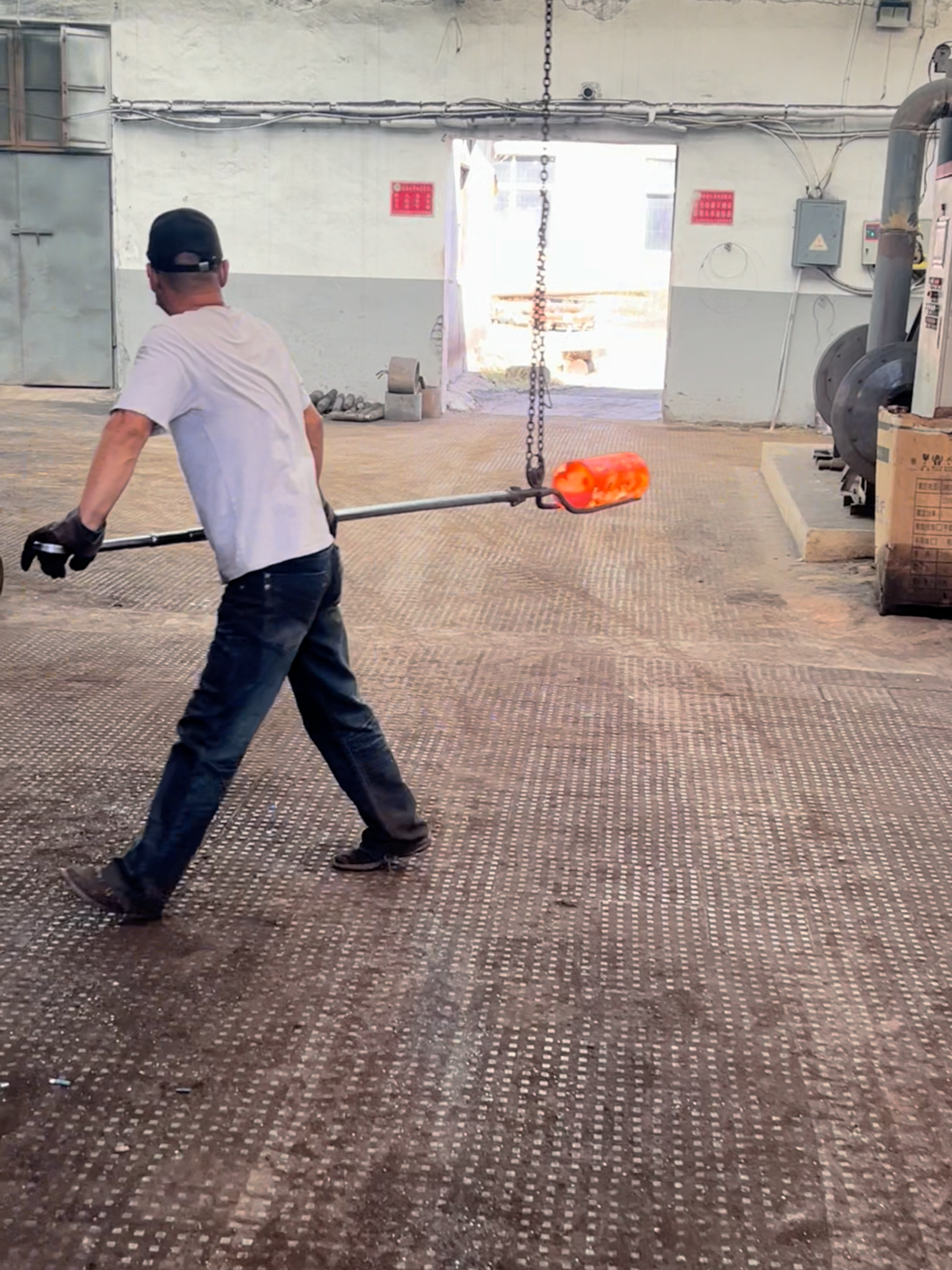 Inside the factory Forging Workers in Sweat and Fire #process #factory #forging #machine #blacksmith
