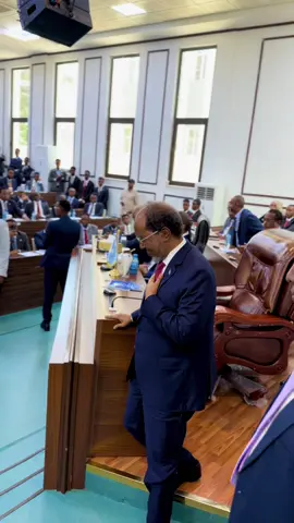 Birmade Xasan Sheeh Madaxweynaha Jamhuuriyadda federaalka Soomaaliya.