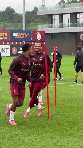 Leroy Sane’nin keyfi yerinde! #sporhaberleri #sporgünlükleri #futbolunkalbi #neizlesem 