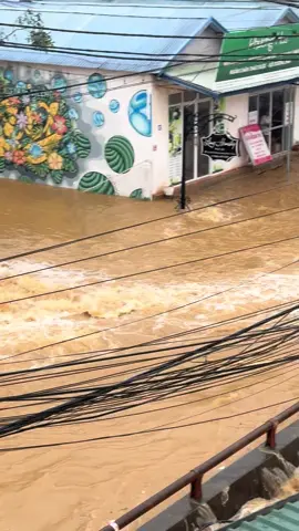 Chỗ ae thế nào , chỗ tôi thì vỡ trận dồi