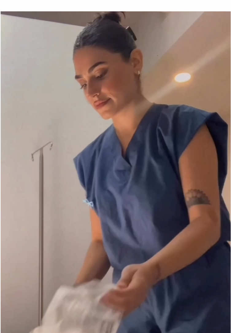 Sağlıkçı meselesi 🤦🏾‍♀️😅👩‍⚕️ Hemşiremiyiz kölemiyiz anlamadım   Eğer hemşireysen işin asla bitmez 🤔😄#sağlık #hemşireyiz #nöbet #nöbetteyim #keşfetteyizzz 