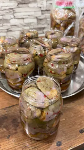 ماشاءالله من طلباتكم #مكدوس بحشوة الجوز والفليفلة لذيذ وملح خفيف😋👌 للطلب والحجز على رقم 99624664 وتساب #الكويت