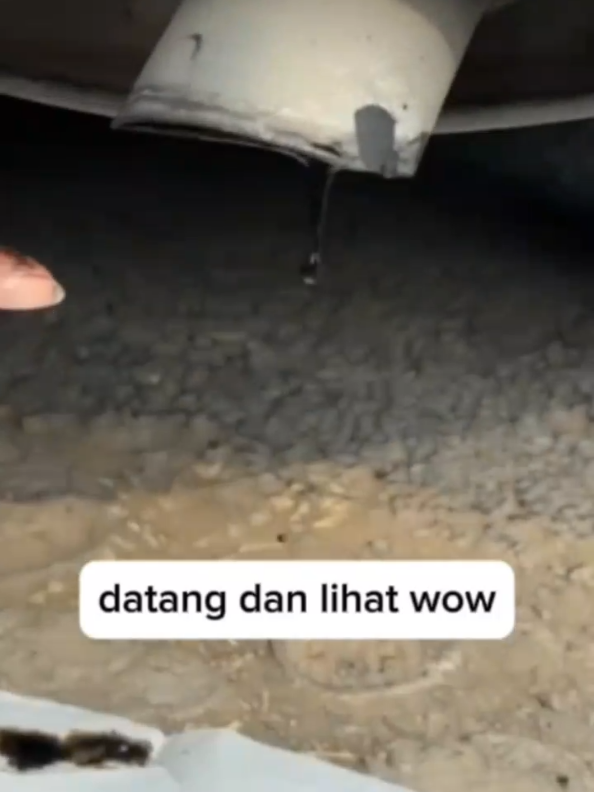 Ada cairan hitam menetes dari pipa kenalpot!