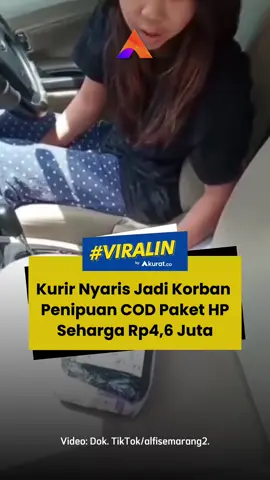 Situasi sempat memanas saat penerima berusaha kabur. Aksi ini terungkap ketika kurir meminta pertanggungjawaban dan sempat memeriksa area sekitar. Kurir dan penerima paket terlibat tarik-menarik hingga akhirnya warga sekitar turun tangan membantu. Ponsel berhasil diamankan, tetapi kondisi paket sudah terbuka dan rusak. Meski barang akhirnya dikembalikan, pihak ekspedisi tetap mencatat kurir berpotensi menanggung kerugian karena prosedur pengiriman tidak sesuai standar. Kasus ini kini sedang ditangani oleh pihak berwenang untuk memastikan adanya proses hukum bagi penerima nakal tersebut. 🎥: Dok. TikTok/alfisemarang2. #viral #paketcod #kurir #jawatengah #akuratco