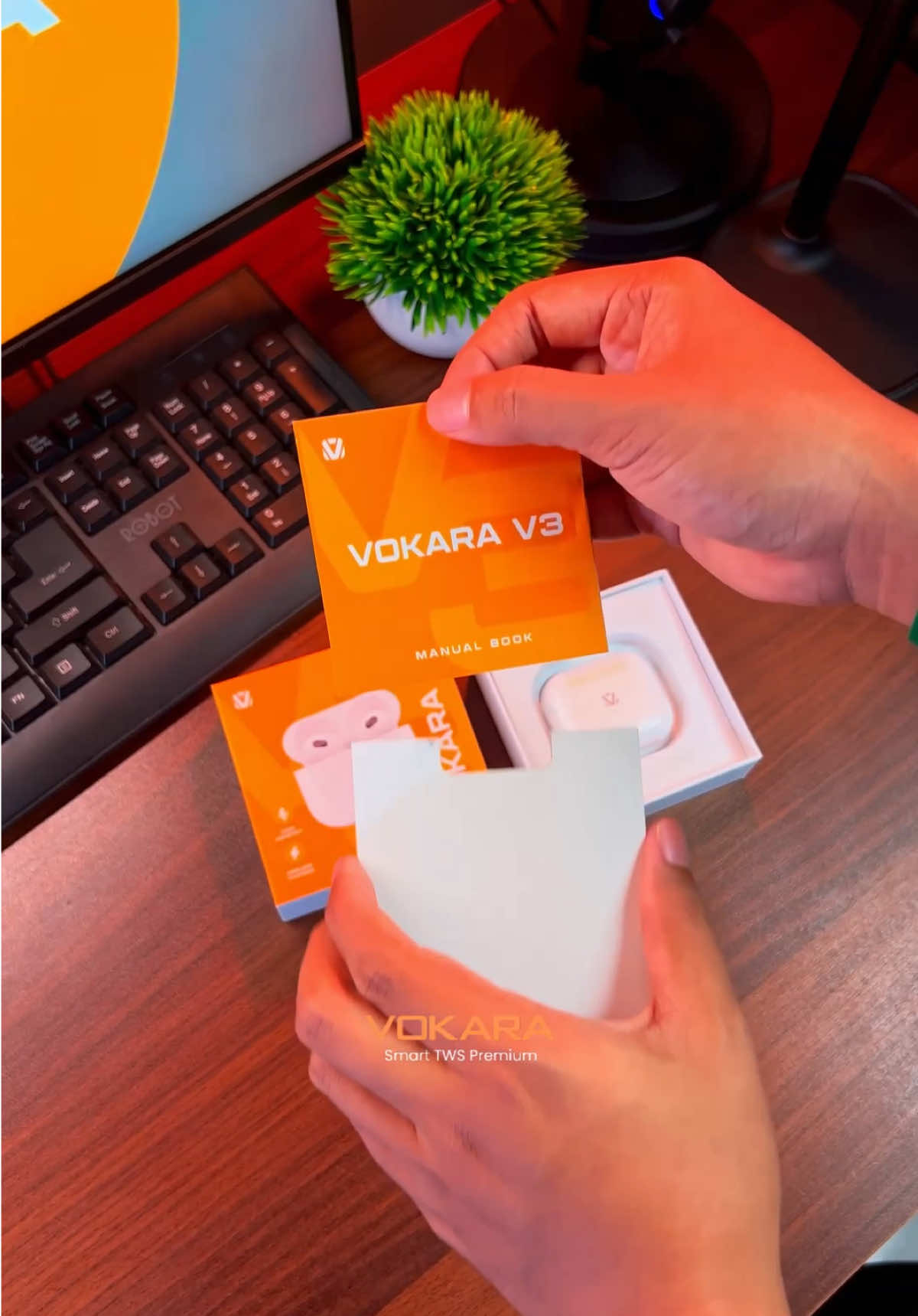 📦 Unboxing TWS PREMIUM yang bikin vibes langsung beda! 😍 VOKARA V3 datang dalam kondisi tersegel rapi, lengkap dengan buku panduan dan kabel charging-nya. Nggak sabar buat cobain kualitas suaranya! #VOKARAV3 #TWSPREMIUM #UnboxingTWS #TWSVOKARA #Earbuds 