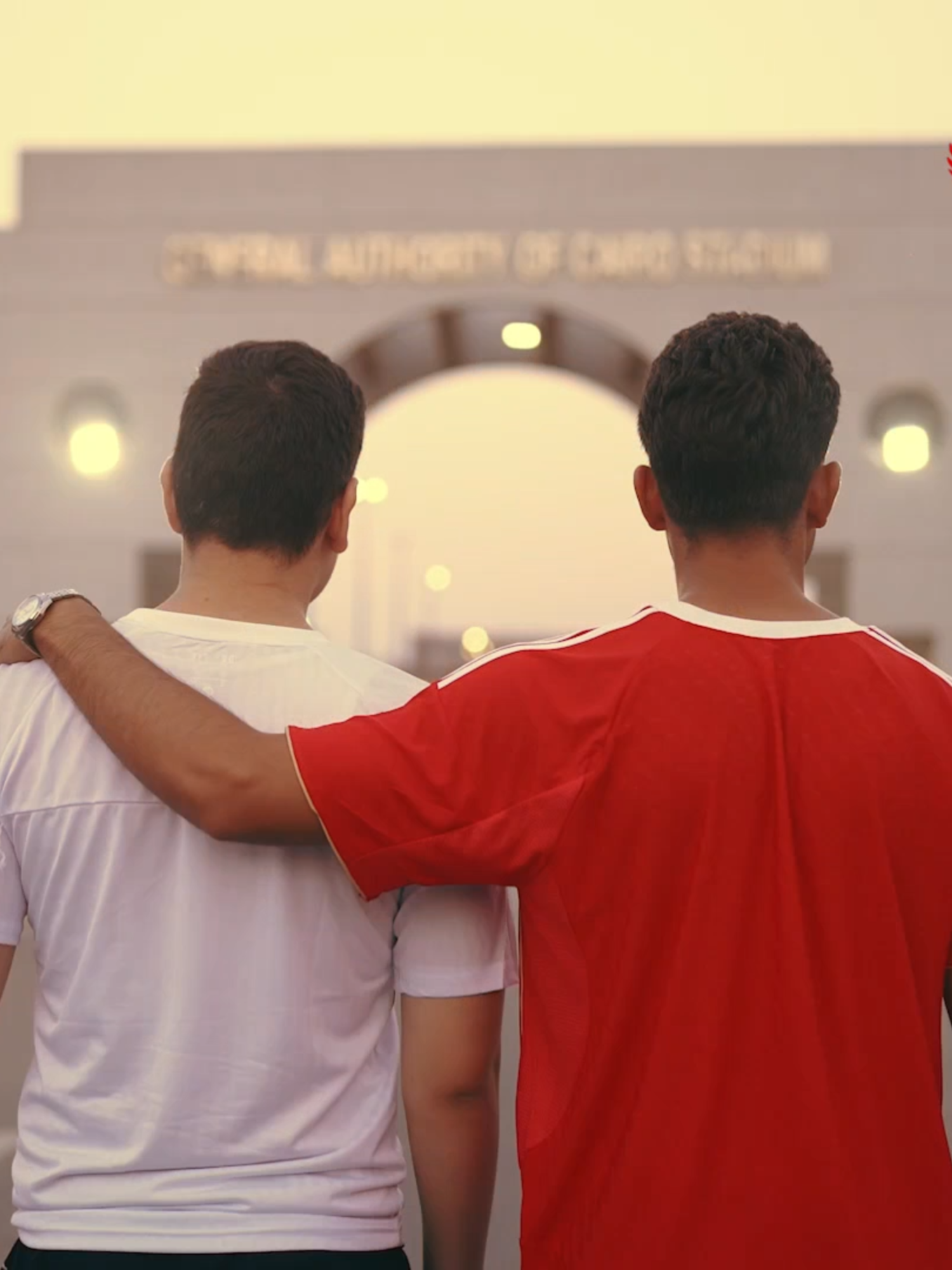 في ديربي القاهرة.. منافسة في الملعب، بس الي بيجمعنا اكبر ❤️⚽🤍 #رسالة_الاهلي