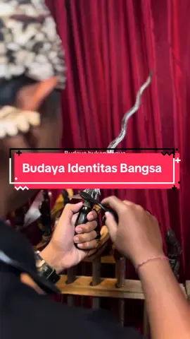 Warisan budaya bukan hanya untuk dikenang, tapi untuk dijaga, dipelajari, dan diwariskan. Mari kita lestarikan Budaya yang ada di Indonesia #keris #budaya #griyapusakanusantara #padahariini #fyp 