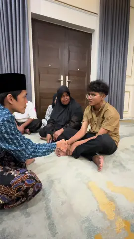 Alhamdulillah jamaah dari Hongkong walaupun belom lancar berBahasa Indonesia beliau mualaf bersama Gus Iqdham dan  pindah ke Indonesia dan sekaligus mondok di Gus Iqdham ... 🤲  #iqdammuhammad  #sabilutaubah  #jamaahsabilutaubah  #dekenganepusat 