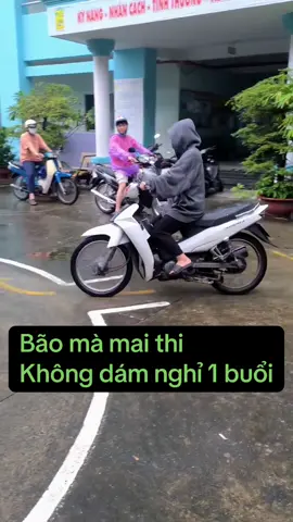 Bão mà mai thi               Không dám nghỉ 1 buổi ❤️ANH CHỊ EM VÀO TIỂU SỬ KÊNH LẤY L.INK CHUẨN NHÉ !#xuhuong #dethibanglaixemay2025 #thibanglaixemay2025 #thibanglaixemaysinhvien #thibanglaia2 