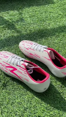 warna pink nya sekinclong ini 🤩apalagi warna yang lain yaaaa…. langsung cek keranjang kuning 🛒 #lightspeedreborn #sepatubolamurah #sepatufutsalmurah #sepatumurah #fypシ 