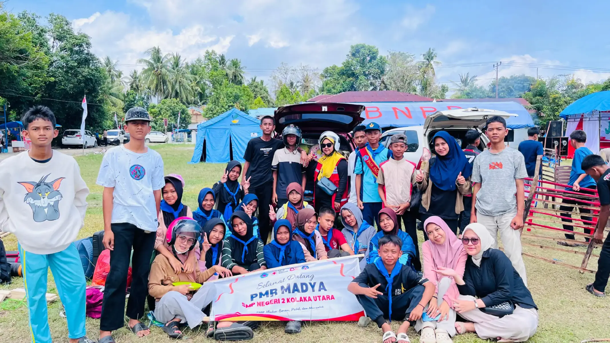 foto sama siswa dikira juga Anak PMR yg membedakan cuman besar nya klau tingginya kami pembina nya tenggelam🤣😭 #pmi #pmr #kolakautara 