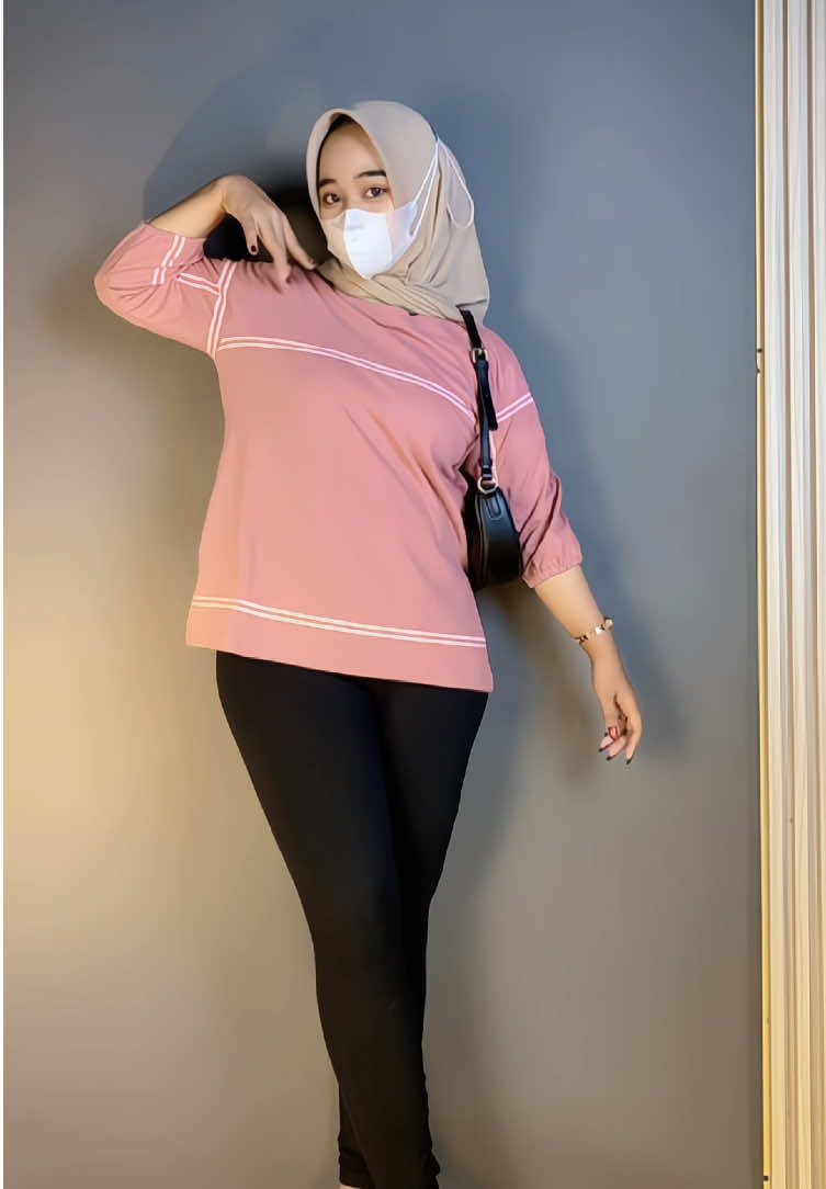 rekomendasi atasan wanita bahan adem nyaman banget lohh😍, yuk di co say #rekomendasioutfit #atasanwanita #ootdhijab #kaos #fyp 