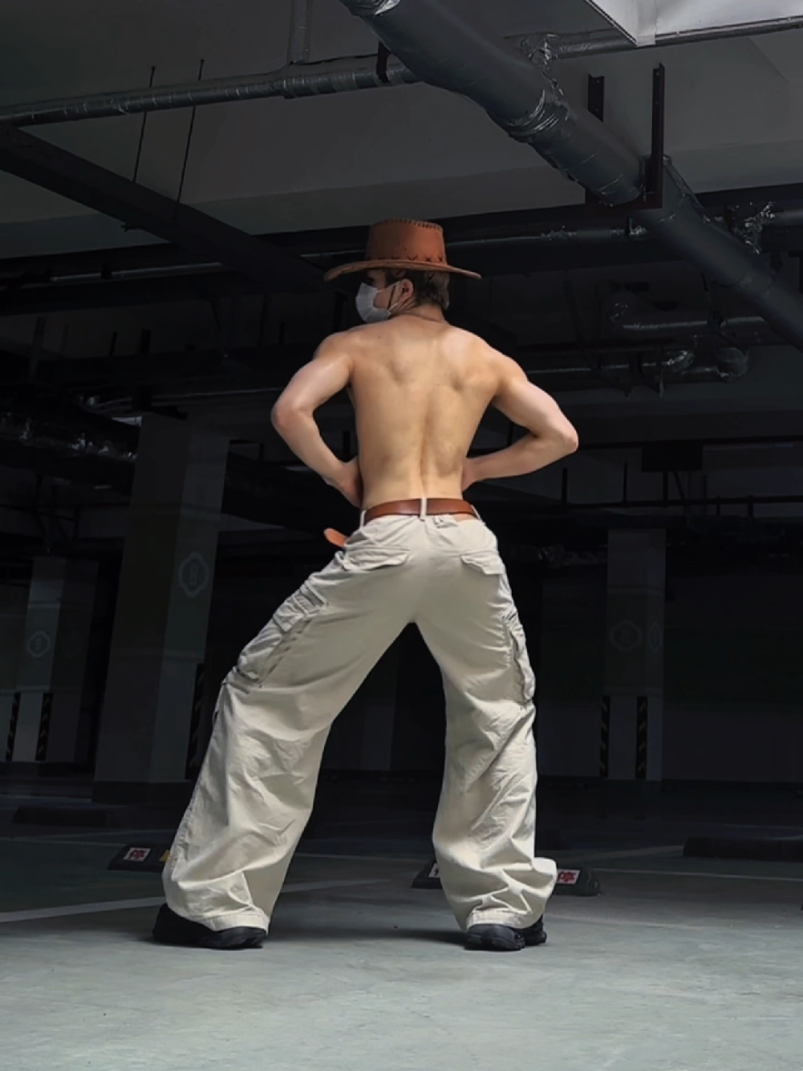 One of the twins overslept #柠檬蛋黄 #dancer #douyin_china #choreography #淺跳一下 
