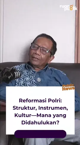 Wacana reformasi bukan sekadar bikin “badan baru”. Intinya ada pada tiga pilar: struktural, instrumental, kultural—yang saling mengikat. 1) Struktural (bagaimana organisasi bekerja) Perampingan & kejelasan komando: memangkas tumpang tindih kewenangan, mempertegas akuntabilitas setiap level. Karier berbasis merit: promosi transparan, berbasis kinerja & integritas, bukan kedekatan. Pengawasan kuat: mempertegas fungsi pengawasan internal dan membuka ruang audit eksternal yang independen. Transparansi kinerja: rilis laporan periodik (respons time, penyelesaian perkara, sanksi etik). 2) Instrumental (alat, SOP, anggaran, kompetensi) SOP & digitalisasi: pelaporan online, tracking perkara, SP2HP real-time bagi pelapor. Body-worn camera pada operasi rawan & dashboard disiplin yang bisa dipantau publik. Pelatihan wajib: de-eskalasi, HAM, investigative interviewing modern, manajemen TKP & chain of custody. Anggaran berbasis kinerja: ikat alokasi ke indikator layanan & integritas. 3) Kultural (mindset & nilai) Zero tolerance terhadap impunitas: sanksi cepat & terbuka untuk pelanggaran etik/kekerasan berlebih. Perlindungan pelapor (whistleblower) di internal. Orientasi layanan: polisi sebagai pelindung-warga, bukan sekadar penegak-kuasa. Quick Wins (100 hari) Publikasi roadmap + KPI reformasi. Audit kilat kasus berisiko tinggi (kekerasan, pungli, narkotika) di beberapa polda prioritas. Uji coba body-cam + e-SOP di unit rawan. Hotline independen & open data pengaduan. Pelatihan de-eskalasi untuk fungsi patroli & reskrim garis depan. KPI yang bisa diukur Waktu respons; clearance rate; penurunan keluhan etik; transparansi sanksi; indeks kepercayaan publik. 💡 Intinya: tanpa perubahan struktur yang tegas, instrumen yang modern, dan kultur yang berani melawan impunitas, reformasi akan berhenti di jargon. 👉 Pilih 3 prioritas teratas menurut kamu (tulis aja di komentar): Perampingan komando Merit system promosi Audit & pengawasan independen Digitalisasi pelaporan & SP2HP real-time Body-cam & e-SOP operasi Pelatihan de-eskalasi/HAM Perlindungan whistleblower Publikasi KPI & open data disiplin 💬 Jelasin singkat kenapa kamu pilih itu.