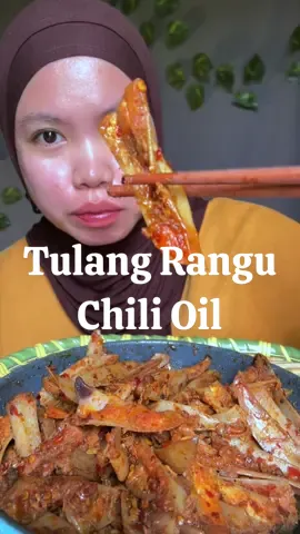 Walo makan kebanyakan bikin pegel, aku tetep luuvvv #tulangrangu #chilioil #gudangsnacktgr #viral 
