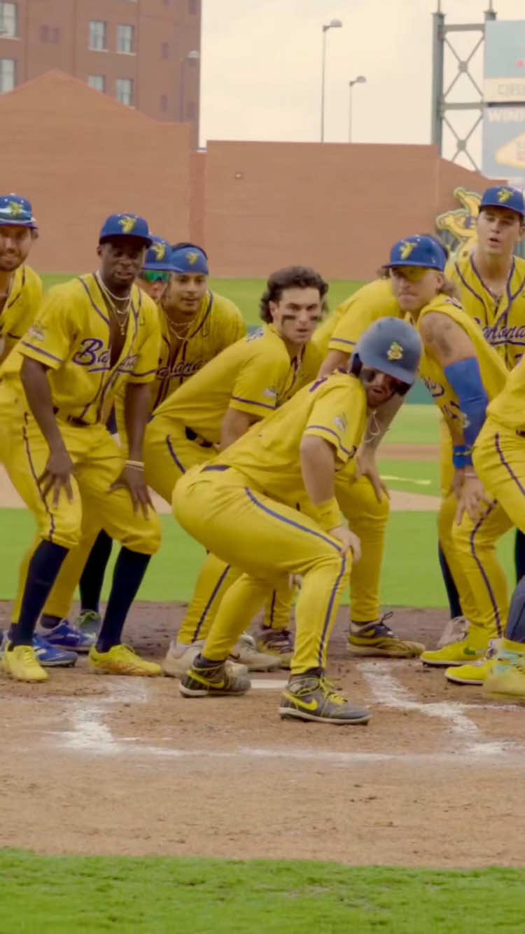 HAHAHA😂#bananaball #savannahbananas #clemson #clemsonbaseball #baseballboys #dancetrend #MLB #baseball #mariners