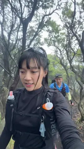 Menuju Puncak, asli super dingin bangett #gununggede #gedepangrango #gununggedepangrango #trailrun #tektok 