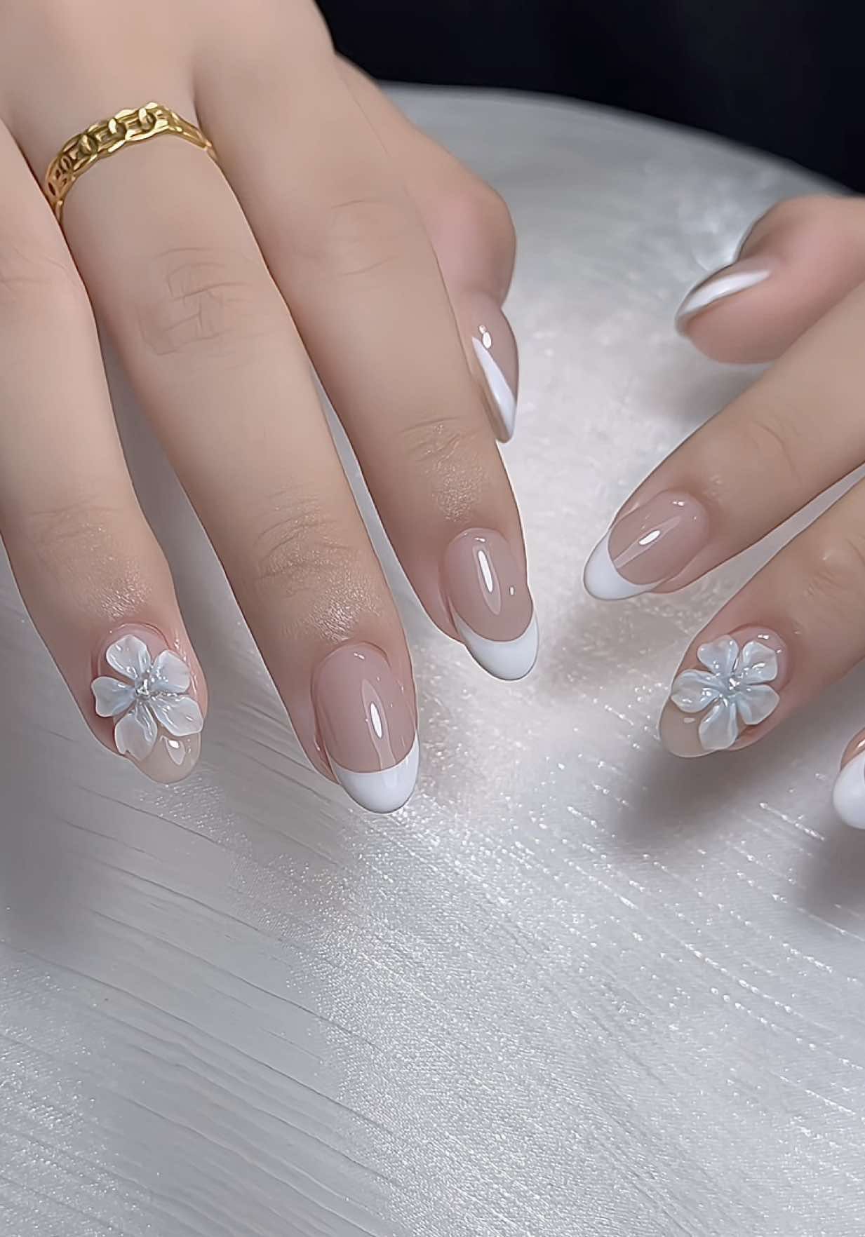 Cầm nhẫn cưới trên tay #nailxinh #nailsideas #mavenailstudio #viral #naildesigns 