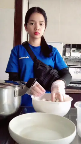 Kali ini harus fokus karna bentar lagi anak2🥰 mau datang harus cepat selesai cemilannya👌🏻