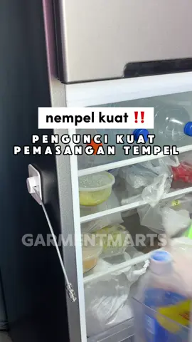 pengunci kuat pemasangannya cuman ditempel aja nih 🫣👍🏻 #penguncikulkas #penguncilaci #penguncipintu #penguncilemari #penguncitempel #pengamankulkas