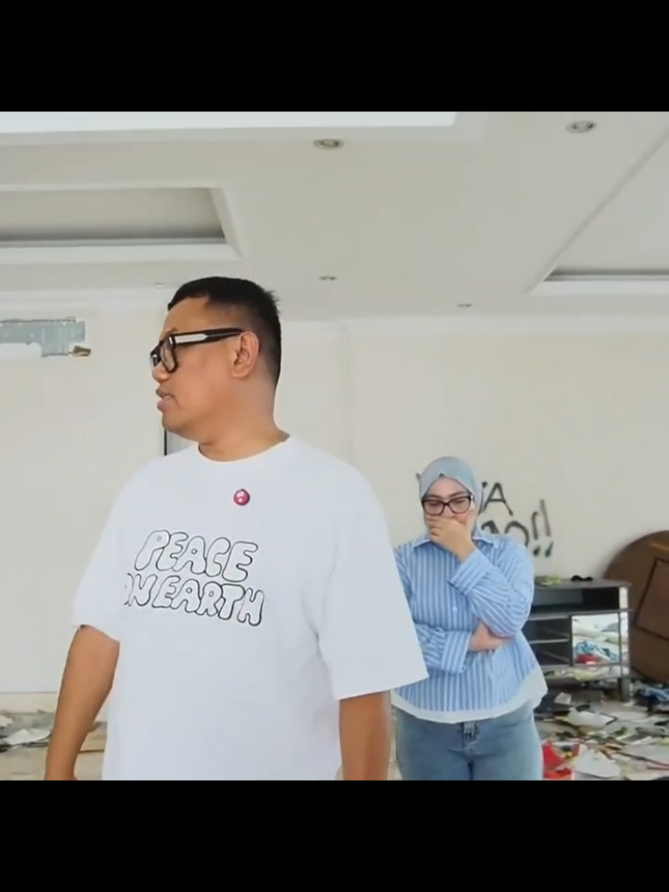 moment perdana #uyakuya dan istrinya mengunjungi rumahnya setelah di jarah 