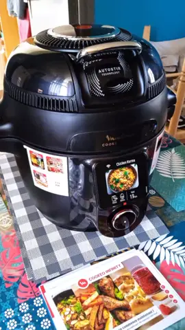 Je remercie @Skeepers France pour cette sublime sélection. Je suis vraiment ravie du Cookeo Infinity ! La cuisson est rapide et incroyablement simple, un vrai gain de temps au quotidien. J’ai testé la fonction AirFryer : les frites et légumes sont bien dorés et croustillants, sans avoir besoin d’un appareil en plus. J’apprécie aussi beaucoup sa conception moderne, pratique et bien pensée, avec la pale de mélange qui évite que ça accroche. Franchement, il est vite devenu un indispensable dans ma cuisine ! #cookeomoulinex #cookeoinfinity #airfryer #moulinex #skeepers 
