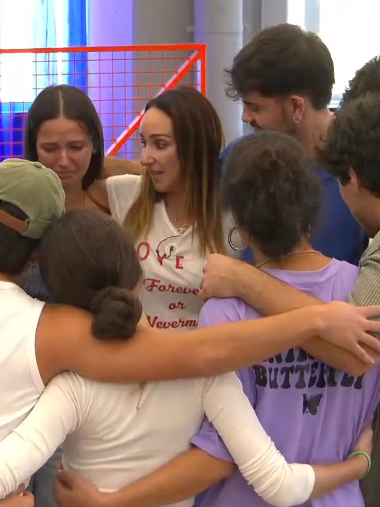 🥺 Así se ha despedido @mamenmarquezvocalcoach de @claudiaarenas.ot2025 e @ivanrojo.ot2025 en su última clase con los 16 en la Academia. ¡Qué rápido está pasando todo!  😔✨