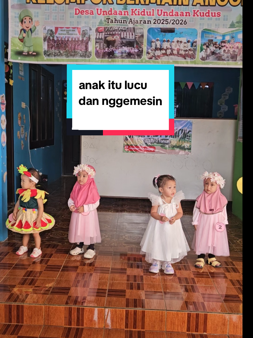 anak adalah anak. anak itu unik, anak itu lucu. apapun yang ditampilkan selalu nggemesin . anak diam atau nangis saat tampil itu adalah sebagian dari proses. mereka sedang belajar. semangat anak