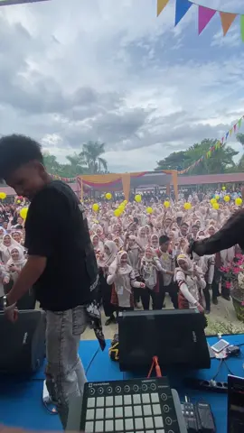 crowd #sma19palembang #simbelsextion #djindonesia #djindo #dj 