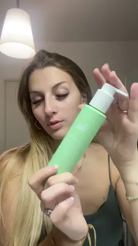 Et le dernier produit que j’ai reçu de la marque @Ulé Beauty c’est le gel nettoyant anti pollution ! Cette game est vraiment top 🍀💚 #ulebeauty #skincare #pourtoi 