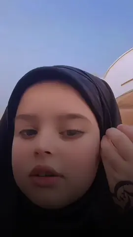 ماتريد تبين شعرها لأن عيب ♥️