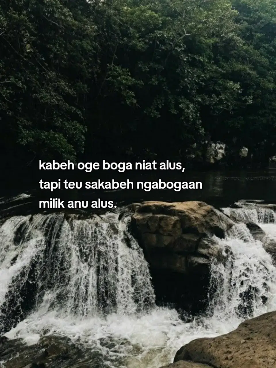 Bahan-baha 1 kg Dada ayam 500 gr Baso 10 lembar Daun jeruk Lengkuas,/serai daun salam (aku skip) sesuai selera Masako/royko sesuai selera Mecin sesuai selera Gula pasir sesuai selera Garam dan ladaku 15 siung Bawang merah 7 siung Bawang putih 1/2 buah Cabe rawit 5 buah Cabe merah secukupnya Balado sesuai selera Cabe bubuk (klo kurang pedas) Bahan cireng : aci/tapioka 2kg 500 gr, tepung terigu 10 sendok Cara Membuat 1 Dada ayam rebus sampai matang, kasih daun jeruk/daun salam, sereh, lalu udh mateng ayam nya di suwir
