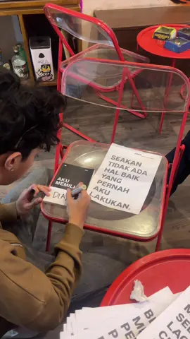 buku aku memilih bisa kamu pesan melalui showcaseku 