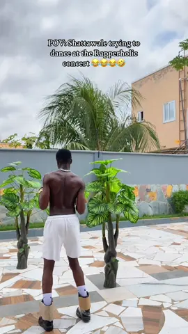 I wish the leaves could dance🤣🤣 @Shatta wale #shattawale #rapperholic 