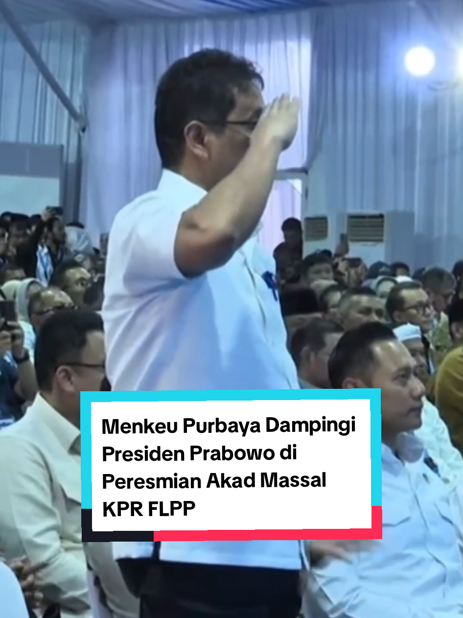 Mendampingi Bapak Presiden Prabowo Subianto, Menkeu Purbaya Yudhi Sadewa hadiri akad massal KPR FLPP untuk 26.000 penerima pada Senin (29/09/2025) di Kabupaten Bogor, Jawa Barat Program 3 juta rumah ini jadi prioritas, dan kita terus bersinergi dengan banyak pihak—termasuk swasta—supaya lebih banyak lagi masyarakat bisa punya rumah sendiri.  Sumber foto: Kementerian Keuangan  #kementeriankeuangan #purbayayudhisadewa #uangkita 
