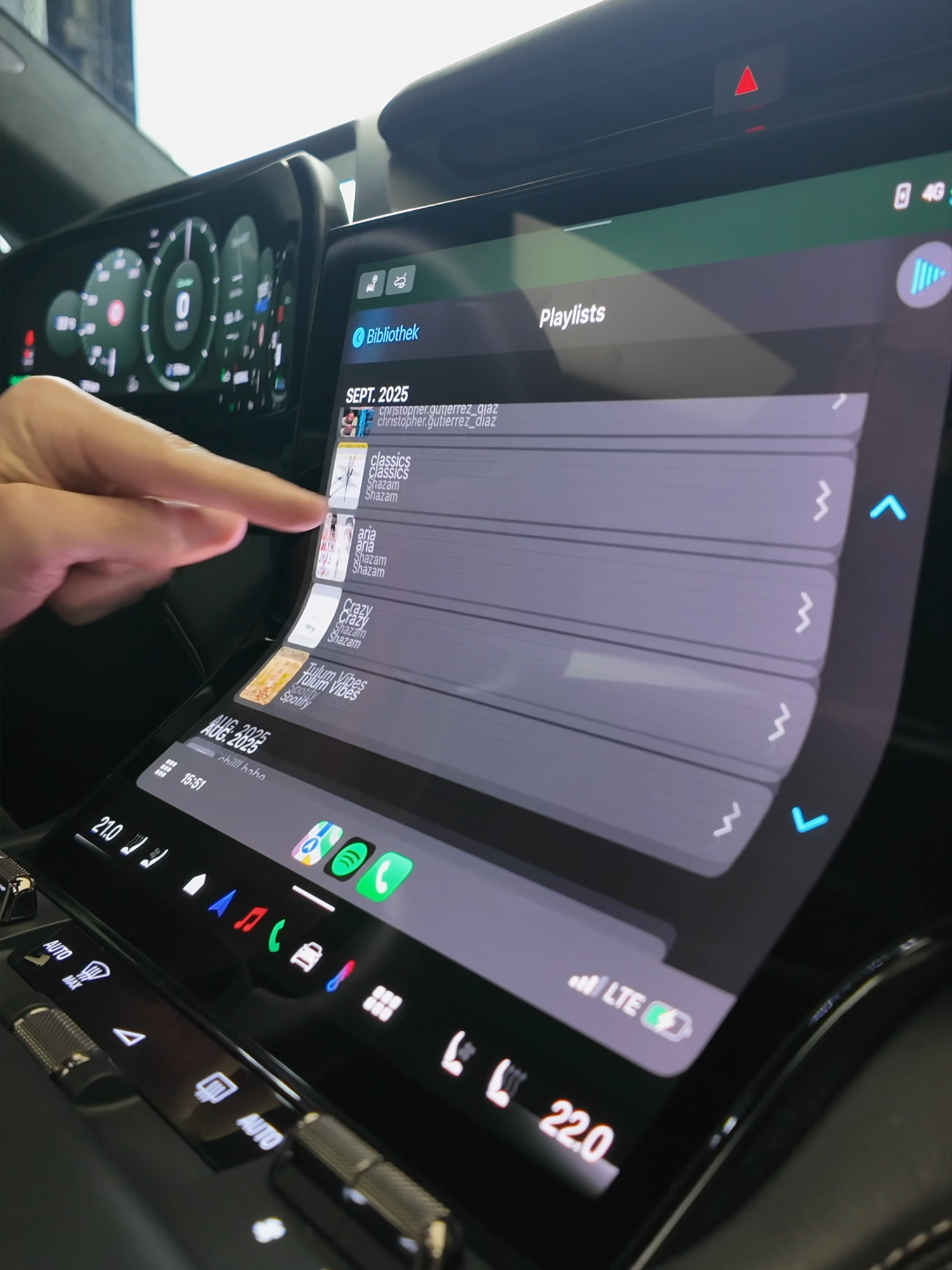 💡All-new Porsche interior with curved screen in the first-ever Porsche Cayenne electric! The top model Cayenne Turbo EV will deliver over 1000 hp, 0-100 km/h less than 3 s, 0-200 km/h less than 8 s, Vmax over 250 km/h 155 mph. #Porsche #porschecayenne #porschecayenneturbo #porschecayenneelectric #cayenneelectric #cayenneev
