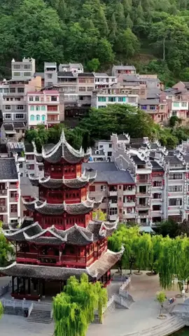 Zhenyuan, a cidade milenar que reflete o Taiji nas águas Cidade histórica e cultural de importância nacional — Antiga Cidade de Zhenyuan, Qiandongnan, Guizhou #BelezasDeGuizhou #RotaDaSedaDoSul #tiktokviral #LIVEIncentiveProgram #LIVEwithlowfollowers 
