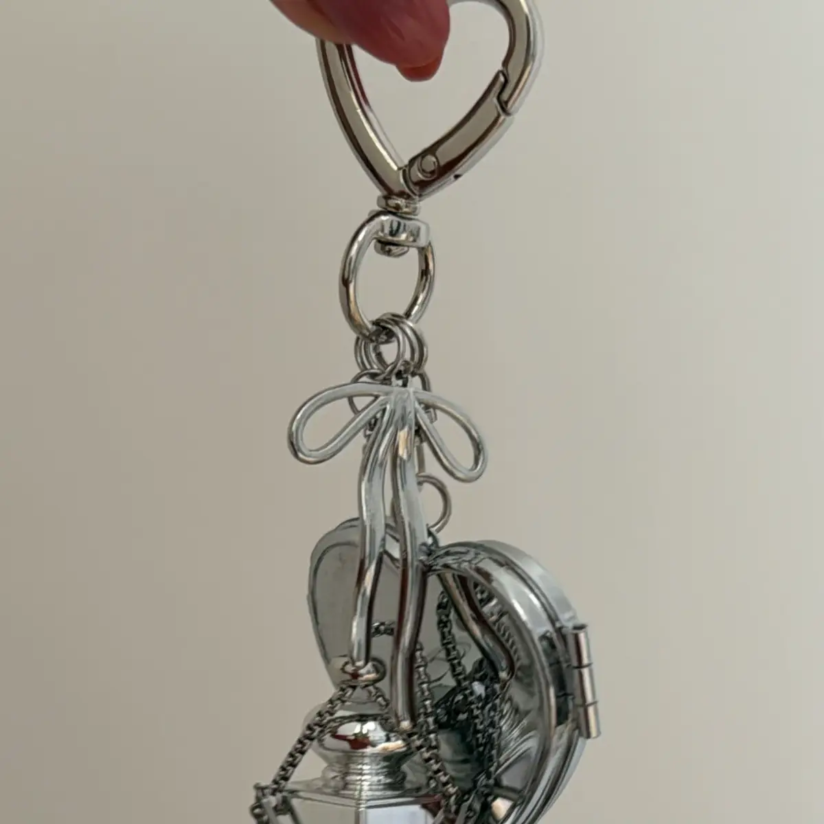 #glamourbyuss #foryoupage #pintrestgirly #lipstickholder 