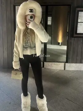 🧤 #alessa #furcoatseason 