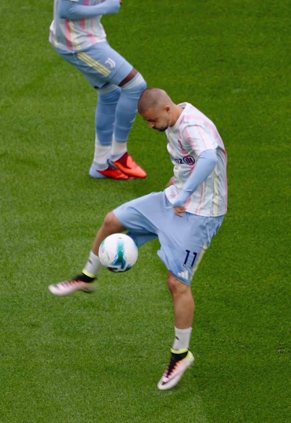 Zhegrova technique is insane 🤯 #zhegrova #skills #baller #juventus 