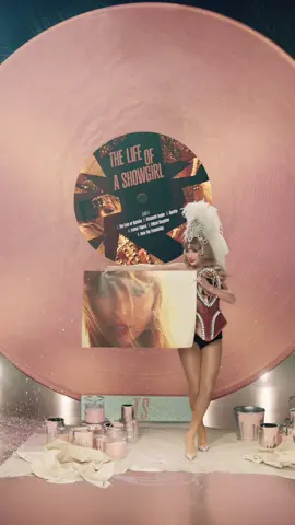 She’s got 4️⃣ days left to rehearse for her big moment… 😂 Be the first to get your hands on The Life of a Showgirl: The Crowd is Your King Edition on Summertime Spritz Pink Shimmer Vinyl only at @target starting 10/3. Select stores open at midnight. While supplies last ❤️‍🔥